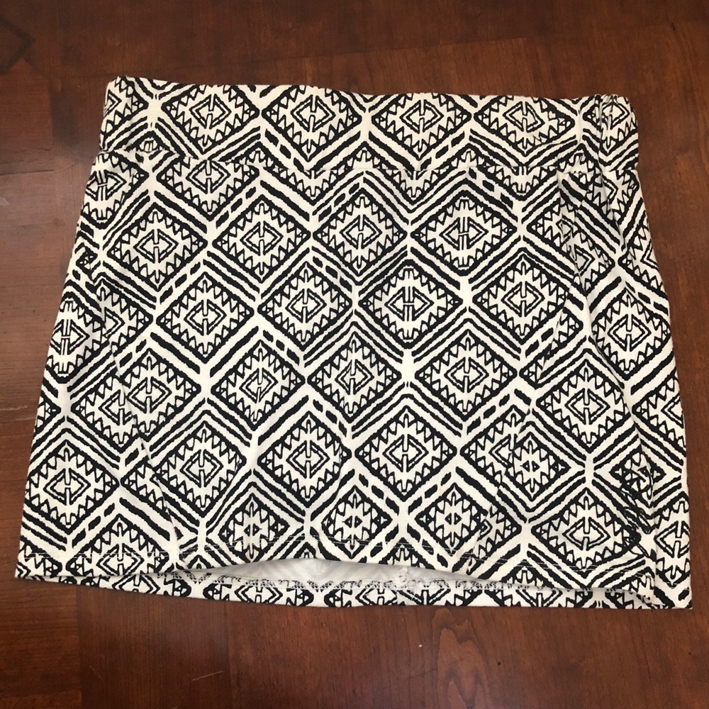Ripcurl White & Black Patterned Pencil Skirt